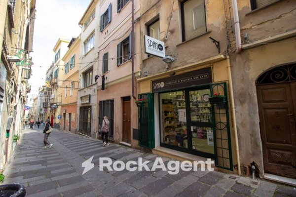 negozio in vendita a Sassari in zona Centro Storico