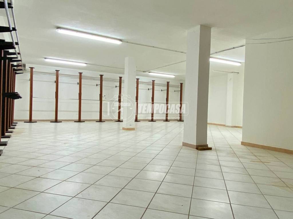 locale commerciale in vendita a Sassari in zona Li Punti