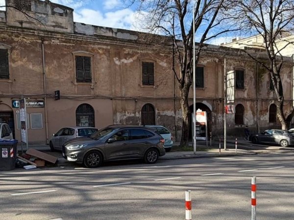 negozio in vendita a Sassari in zona Centro Storico