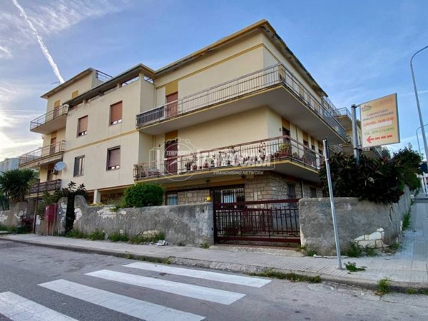 negozio in vendita a Sassari in zona Carbonazzi / Acquedotto