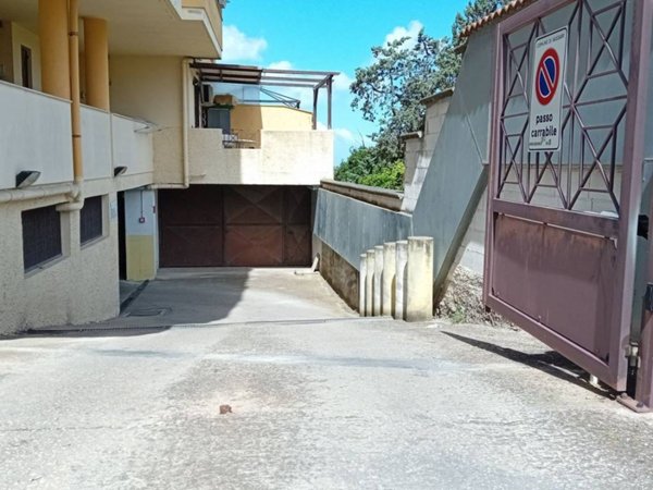 locale commerciale in vendita a Sassari in zona Monte Rosello