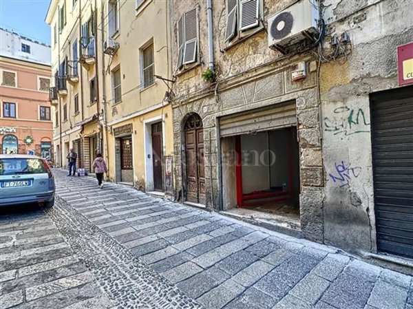 locale commerciale in vendita a Sassari in zona Centro Storico