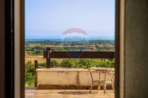 casa indipendente in vendita a Sassari in zona Platamona