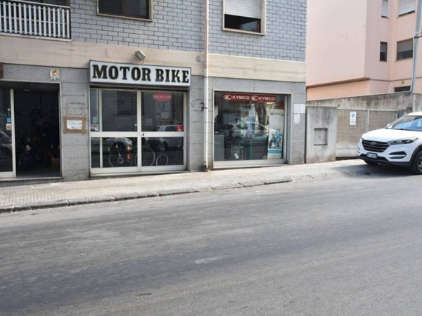 negozio in vendita a Sassari in zona Li Punti