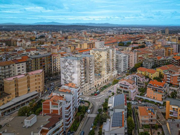 negozio in vendita a Sassari in zona Carbonazzi / Acquedotto