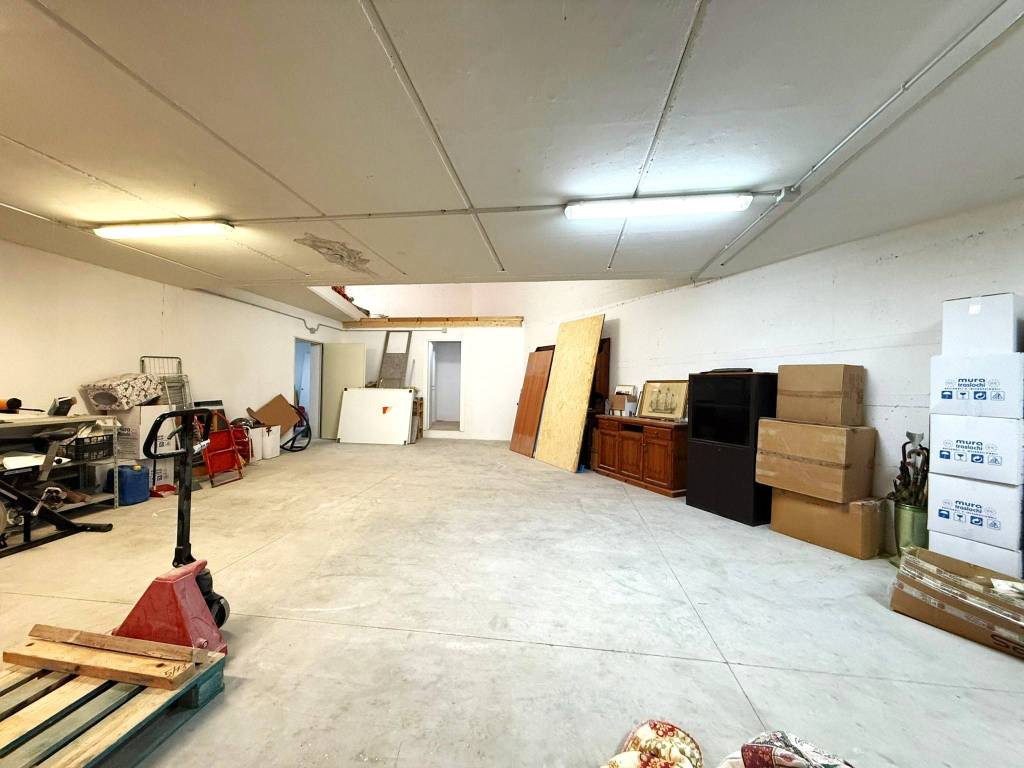 locale commerciale in vendita a Sassari in zona Monte Rosello