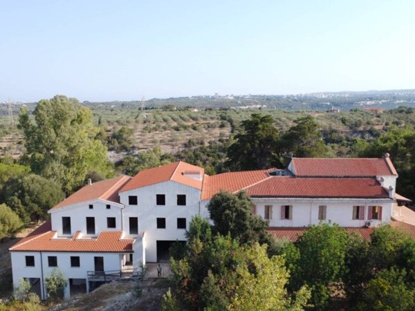 intera palazzina in vendita a Sassari in zona Monte Rosello