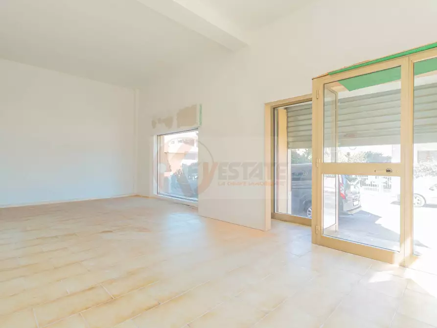 negozio in vendita a Sassari in zona Luna e Sole / Prunizzedda