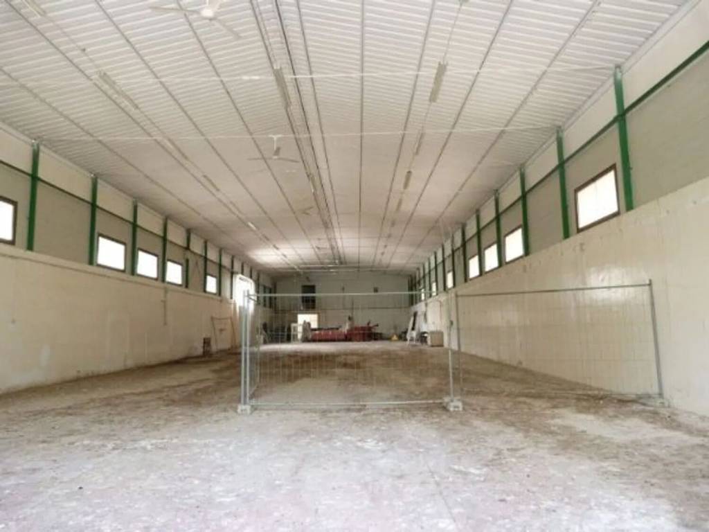 locale commerciale in vendita a Sassari in zona Monserrato / Rizzeddu