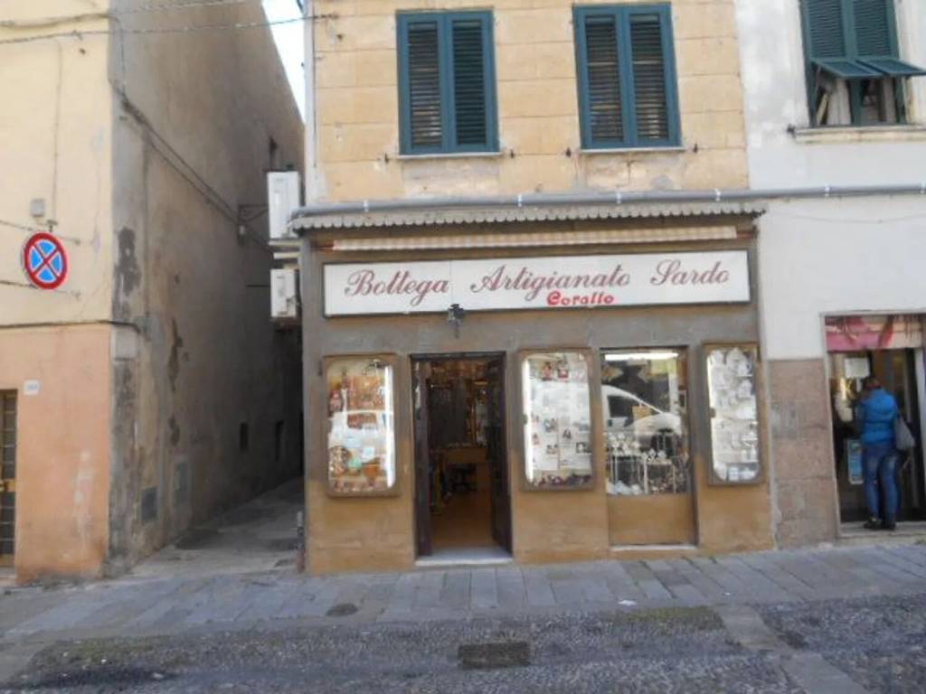 negozio in vendita a Sassari in zona Centro Storico