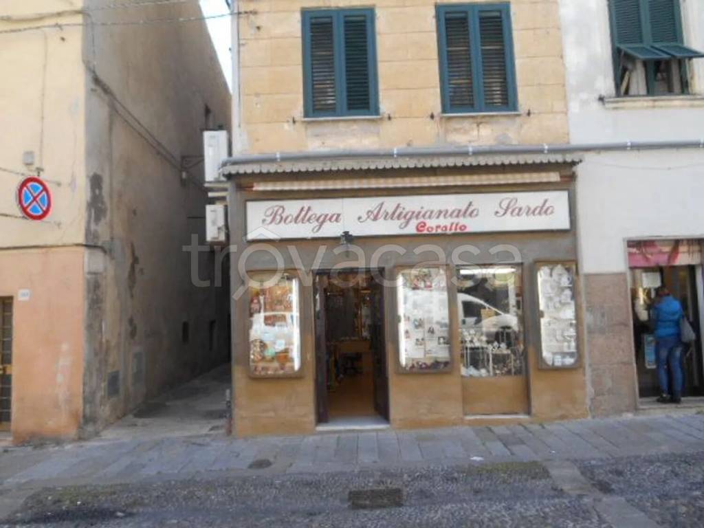 negozio in vendita a Sassari in zona Centro Storico