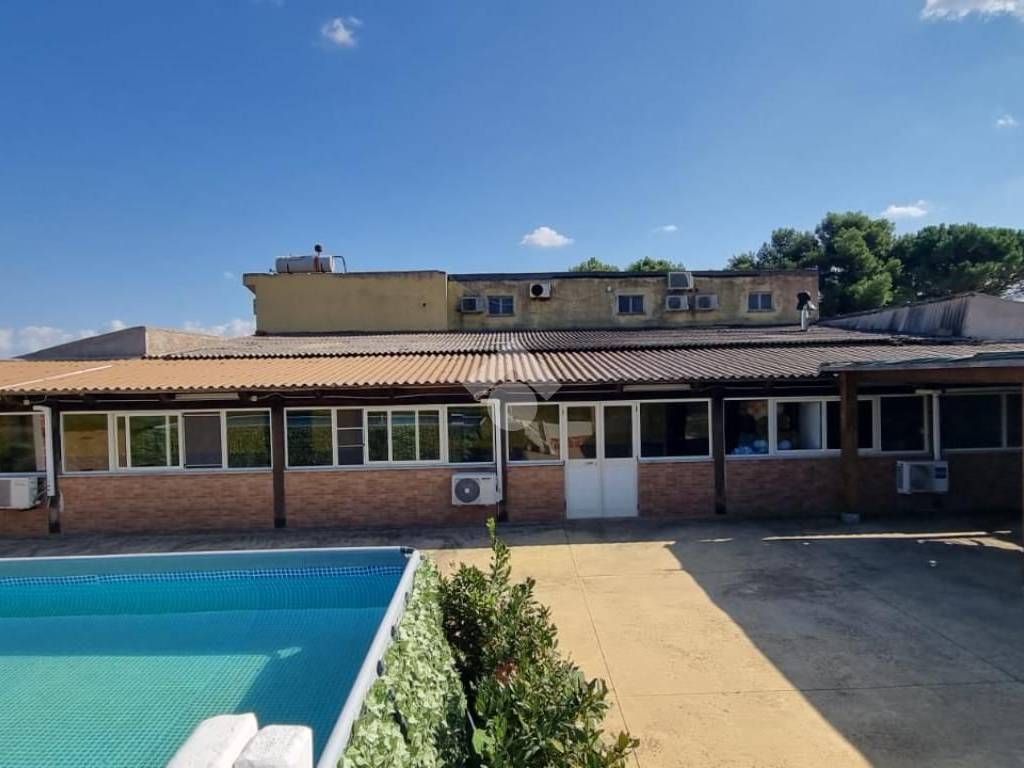 negozio in vendita a Sassari in zona Campanedda