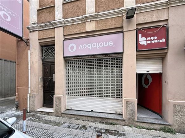 locale commerciale in vendita a Sassari in zona Centro Storico