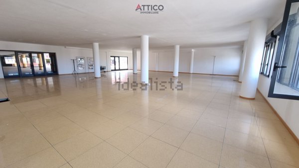 locale commerciale in vendita a Sassari
