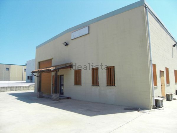 capannone in vendita a Sassari in zona Predda Niedda