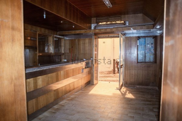 locale commerciale in vendita a Sassari in zona Centro Storico