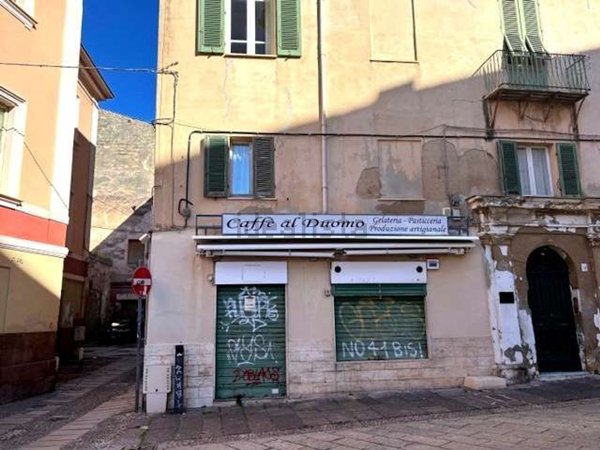 locale commerciale in vendita a Sassari in zona Centro Storico