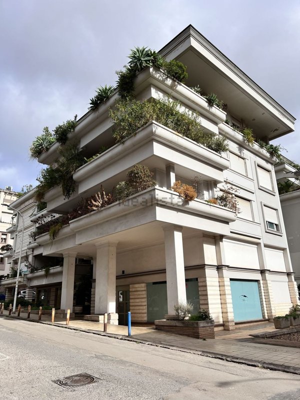 locale commerciale in vendita a Sassari