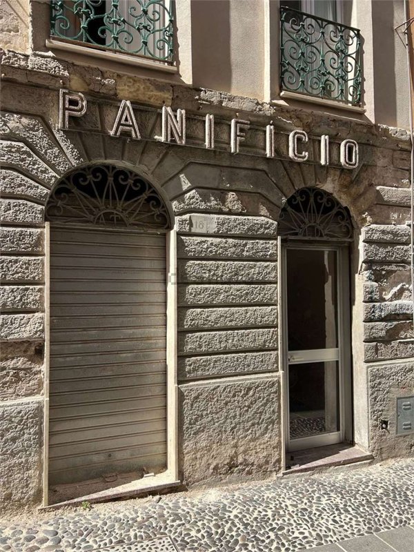 locale commerciale in vendita a Sassari in zona Centro Storico