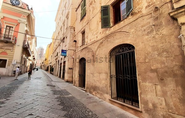 locale commerciale in vendita a Sassari in zona Centro Storico