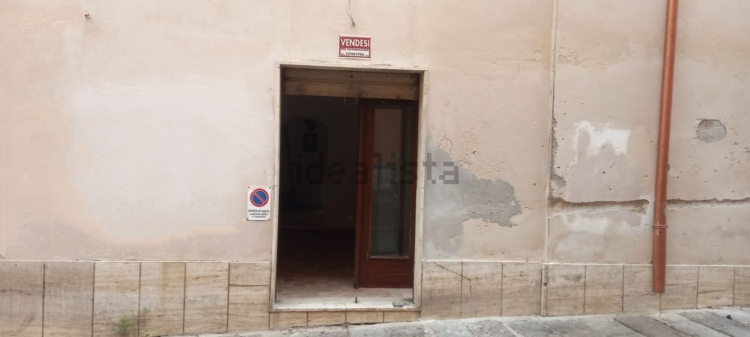 locale commerciale in vendita a Sassari in zona Centro Storico