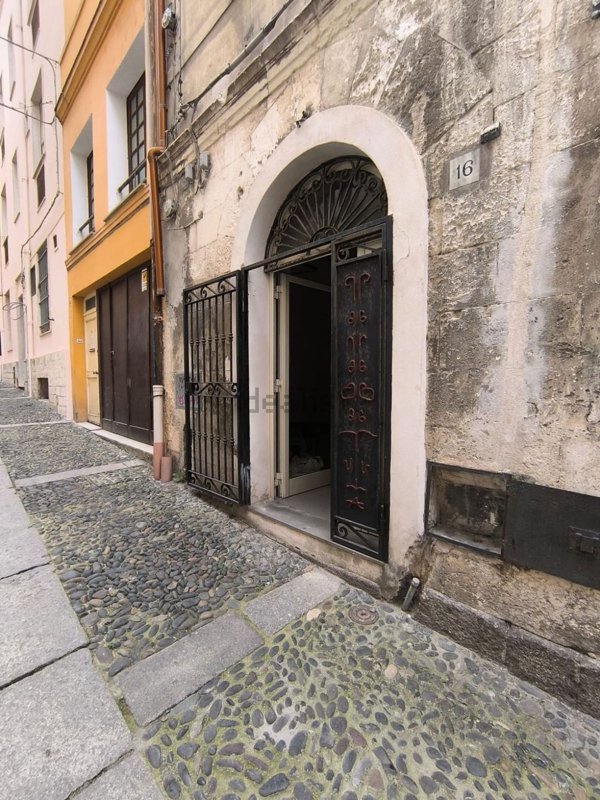 locale commerciale in vendita a Sassari