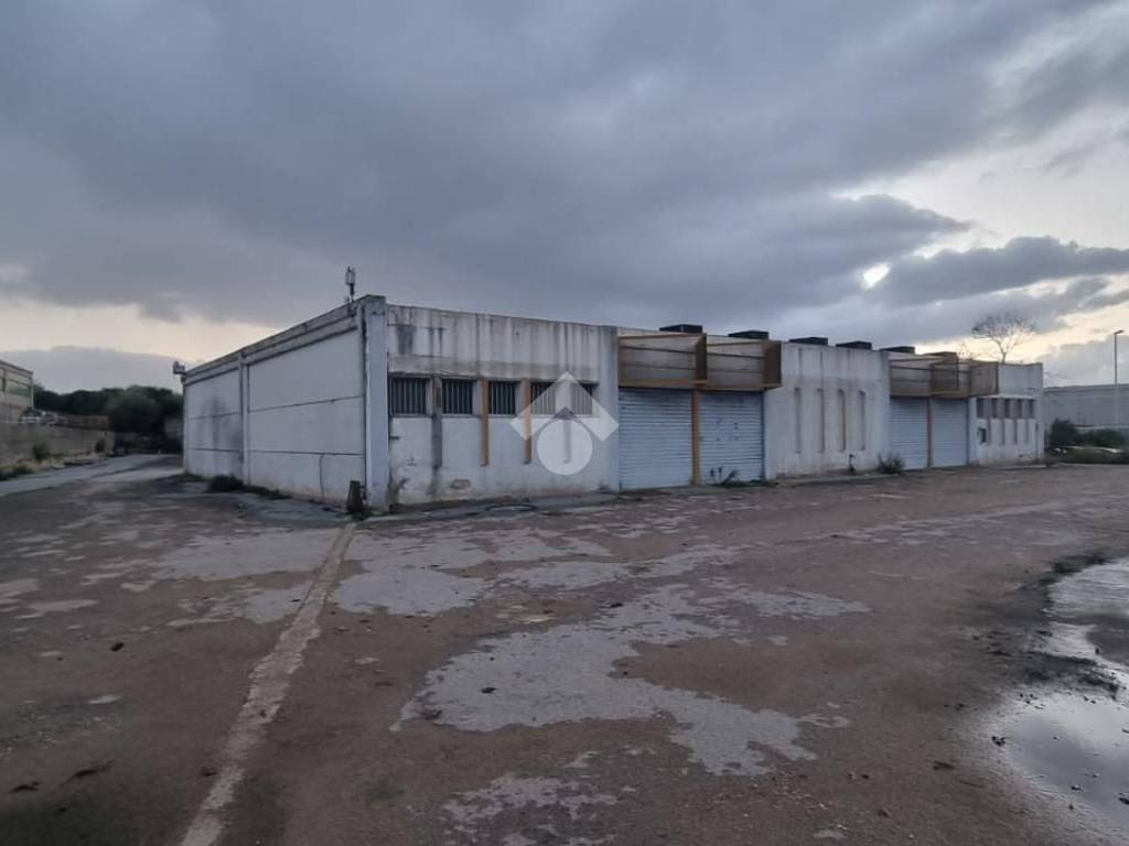 capannone in vendita a Sassari in zona Predda Niedda
