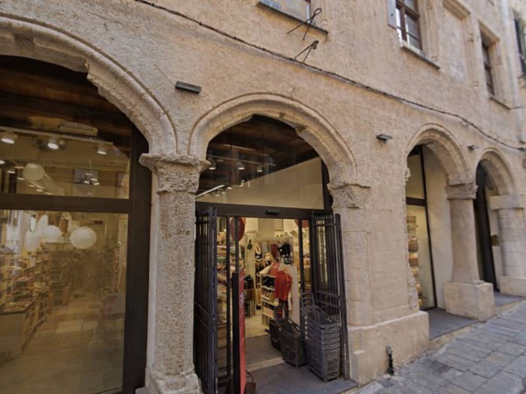 negozio in vendita a Sassari in zona Centro Storico