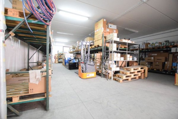 locale commerciale in vendita a Sassari in zona Predda Niedda