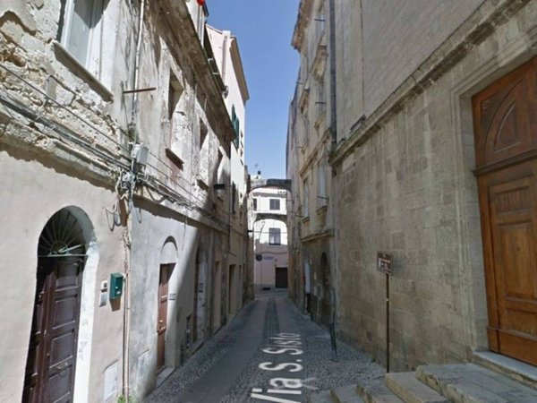 negozio in vendita a Sassari in zona Centro Storico
