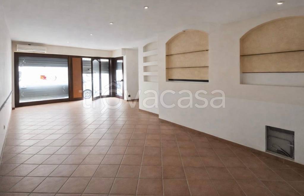 negozio in vendita a Sassari in zona Centro Storico