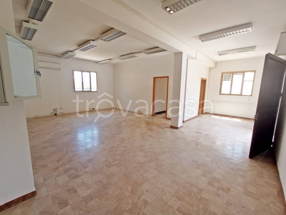 negozio in vendita a Sassari in zona Li Punti