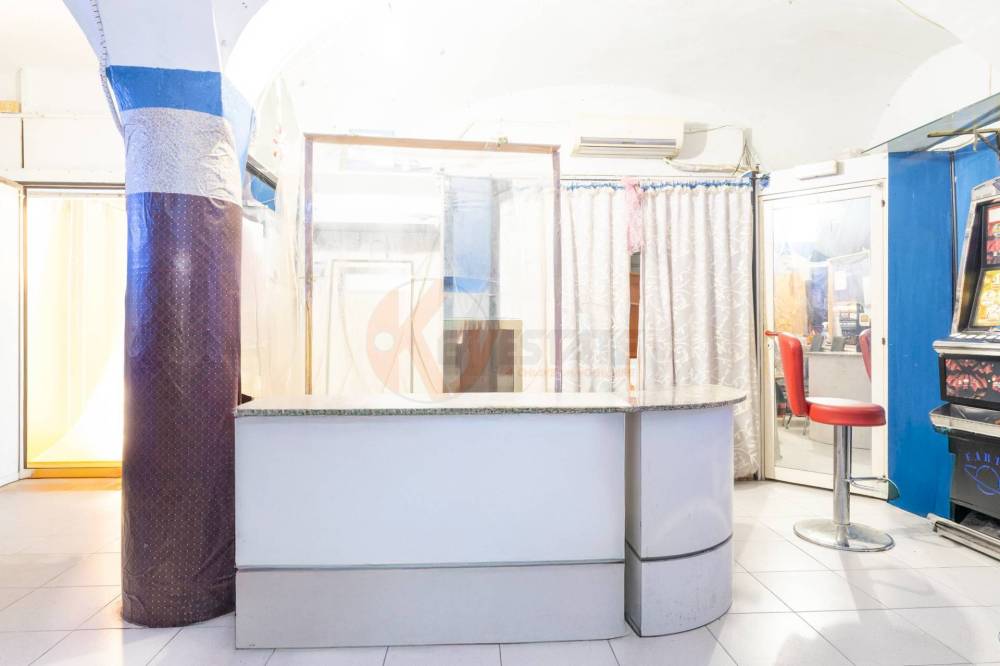 negozio in vendita a Sassari in zona Centro Storico