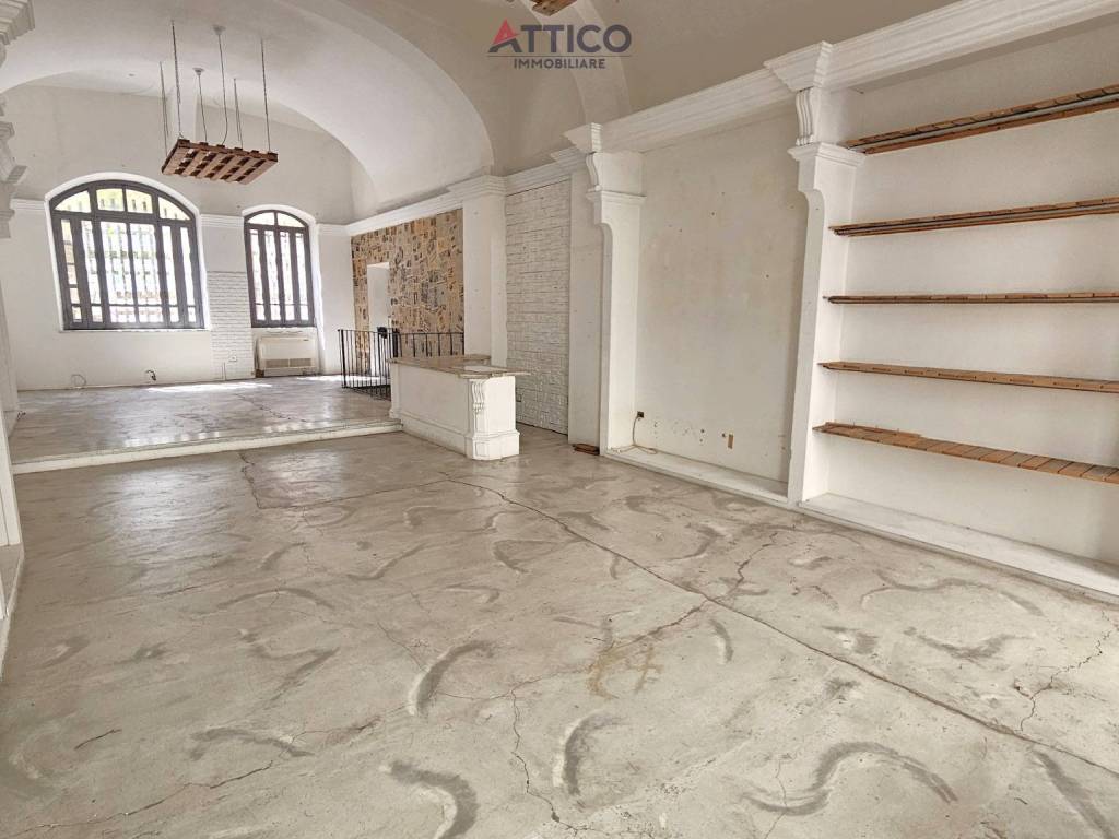 negozio in vendita a Sassari in zona Centro Storico