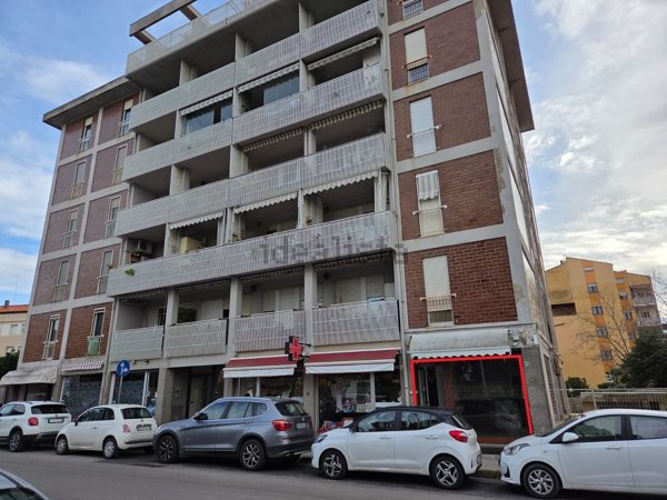 locale commerciale in vendita a Sassari