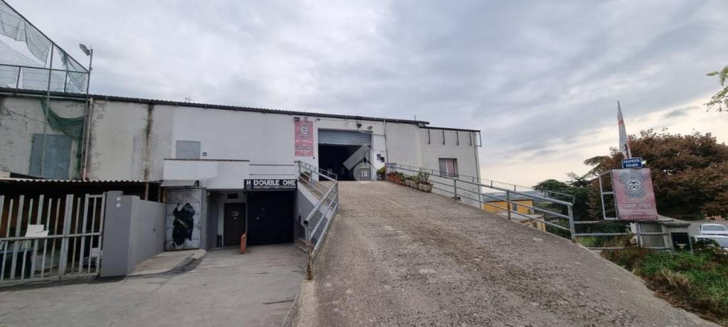 locale commerciale in vendita a Sassari in zona Predda Niedda