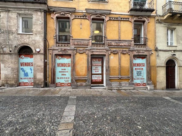 negozio in vendita a Sassari in zona Centro Storico