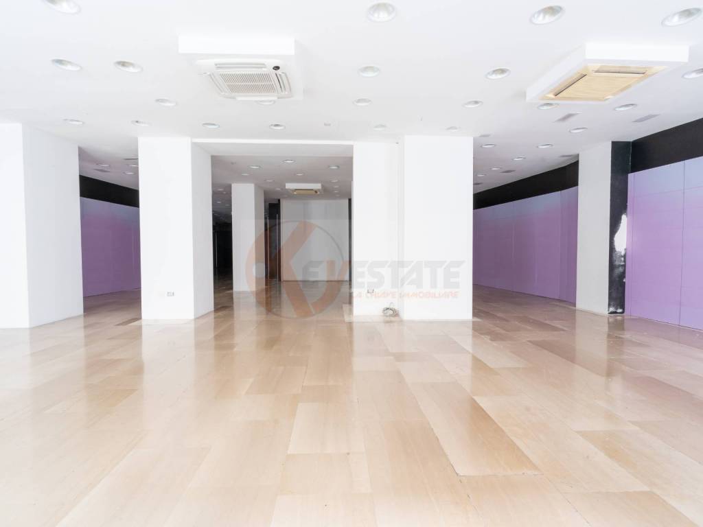 negozio in vendita a Sassari in zona Centro Storico