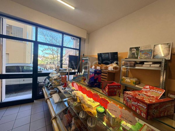 negozio in vendita a Sassari in zona Cappuccini