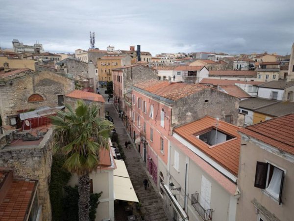 negozio in vendita a Sassari in zona Centro Storico