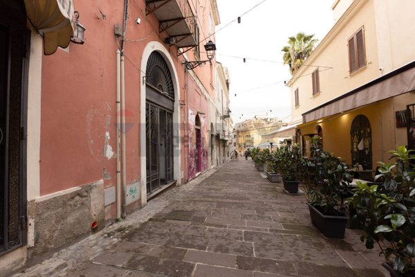 locale commerciale in vendita a Sassari in zona Centro Storico