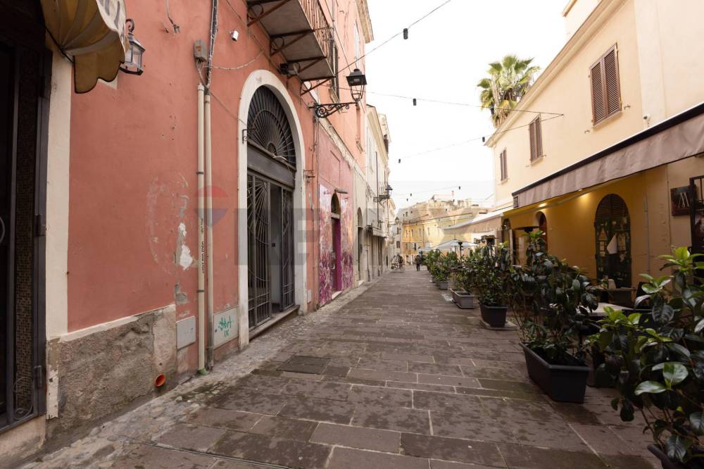 locale commerciale in vendita a Sassari in zona Centro Storico