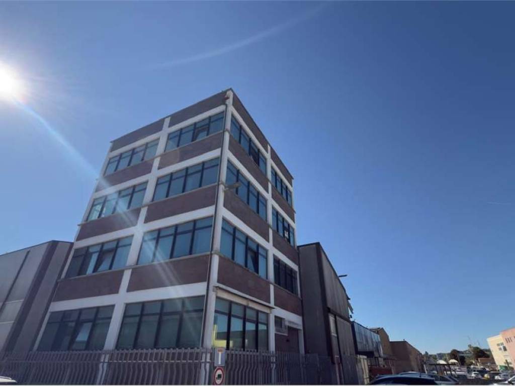 locale commerciale in vendita a Sassari in zona Predda Niedda