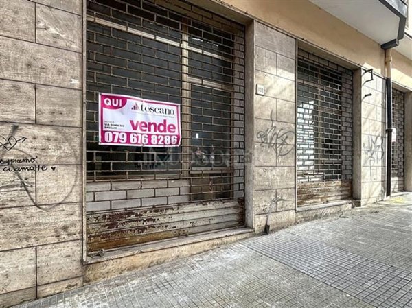 locale commerciale in vendita a Sassari in zona Centro Storico