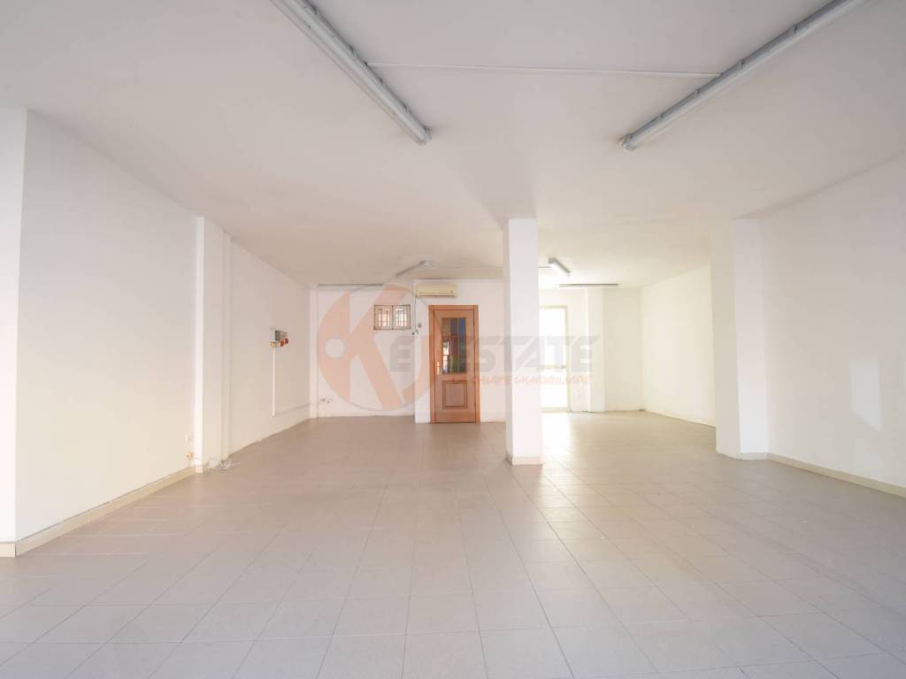 locale commerciale in vendita a Sassari in zona Monserrato / Rizzeddu
