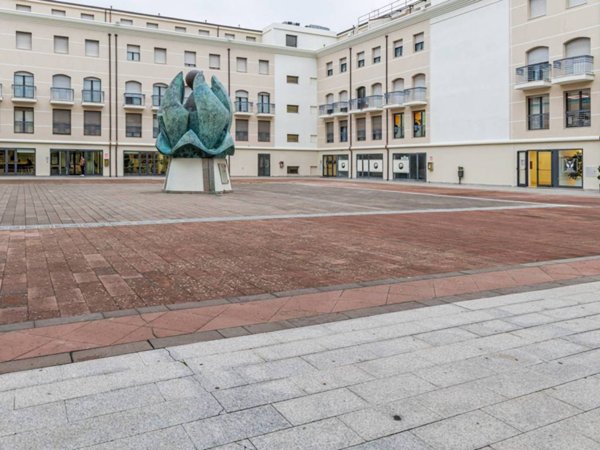 negozio in vendita a Sassari in zona Centro Storico