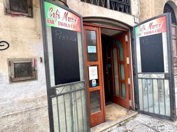 negozio in vendita a Sassari in zona Centro Storico