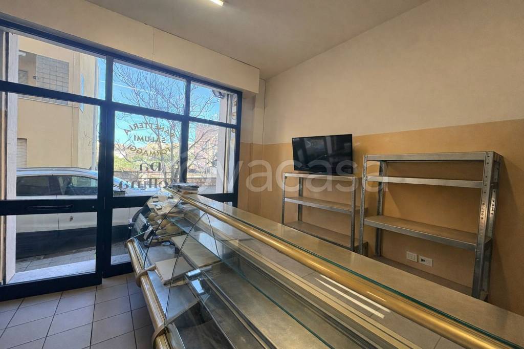 negozio in vendita a Sassari in zona Cappuccini