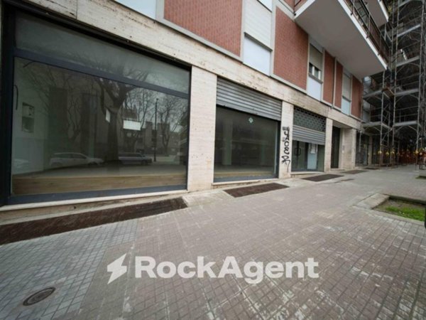 negozio in vendita a Sassari in zona Centro Storico