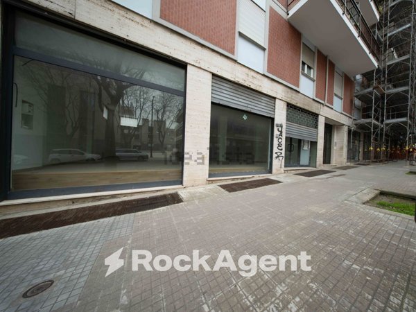 locale commerciale in vendita a Sassari in zona Centro Storico